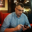 Pośrednik Dariusz Wójcikowski pracujący w biurze nieruchomości: KORONA Nieruchomości